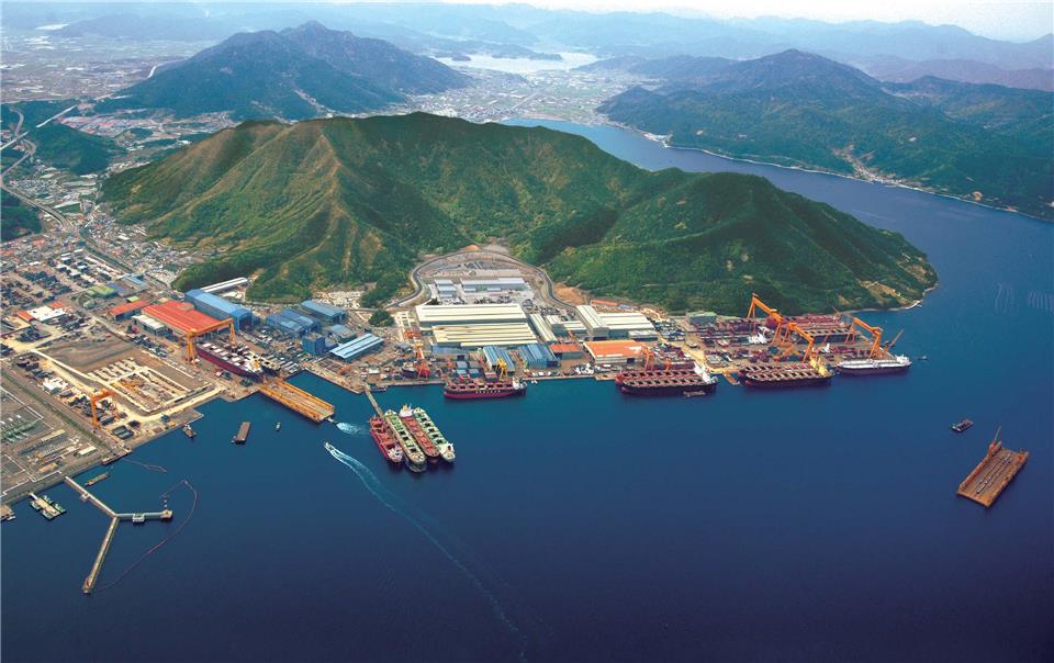 Судостроительная верфь Sungdong (Южная Корея) имеет большие сухие площади для закладки, постройки и ремонта судов.