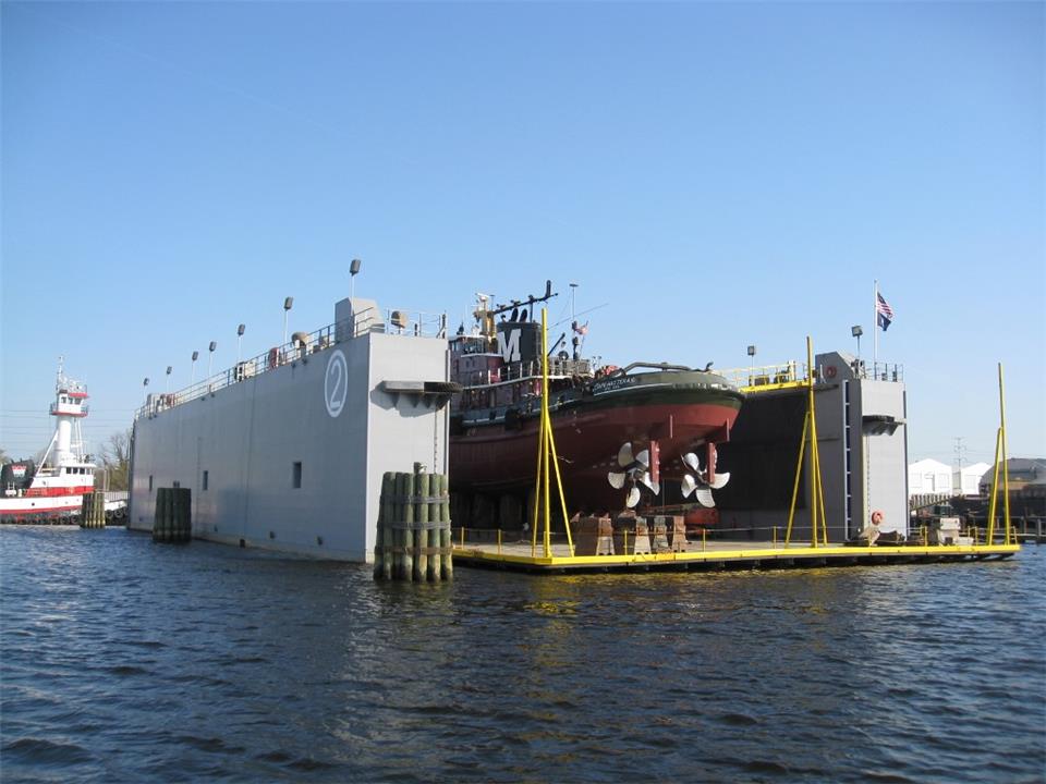 Трехсекционный док спроектирован компанией Heger для судоверфи Lyon Shipyard в Норфолке, Вирджиния.