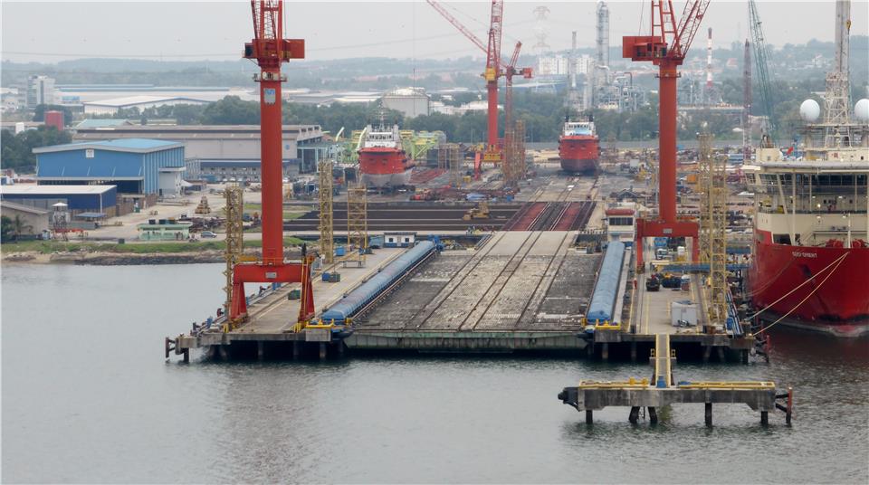 Вертикальный тросовый судоподъемник с электромеханическим приводом (Верфь MMHE Сингапур) системы Syncrolift грузоподъемностью 50000 тонн.