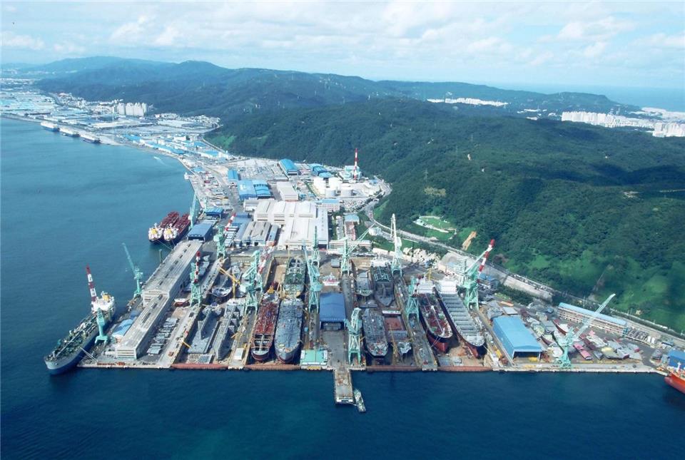 Крупнотоннажные сухие доки на судоверфи Hyundai Mipo Dockyard (Южная Корея) предназначены для одновременной постройки нескольких судов большого водоизмещения.