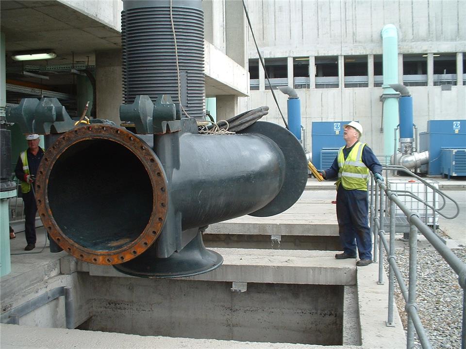 Монтаж канализационного спирального насоса Bedford