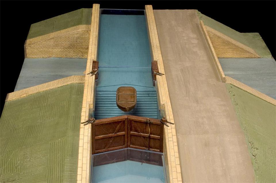 Макет моста-канала со шлюзами для Флоренции Леонардо да Винчи