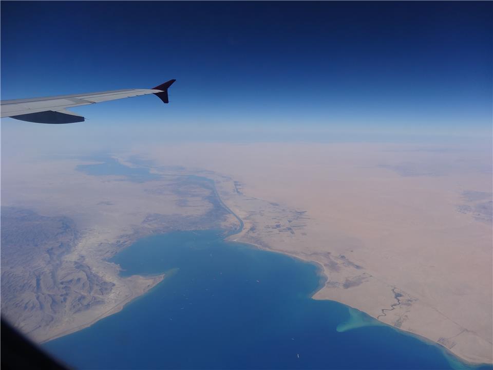 Вид на новый Суэцкий канал с высоты птичьего полета