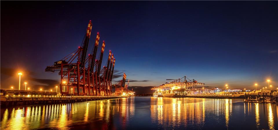 Порт Hamburg ночью