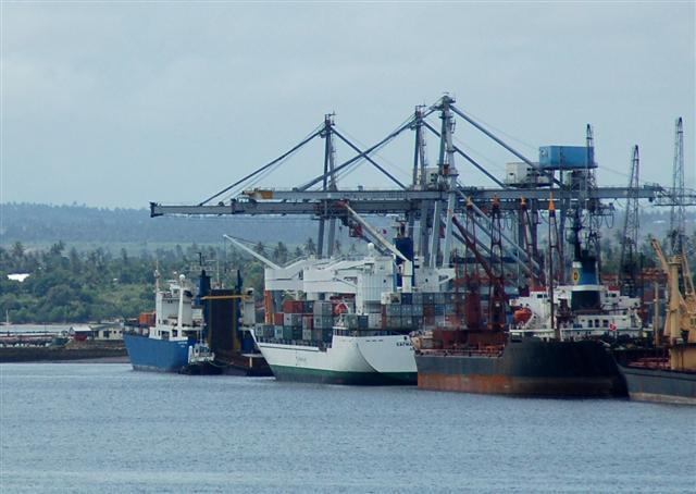 Контейнерный терминал в порту Dar es Salaam