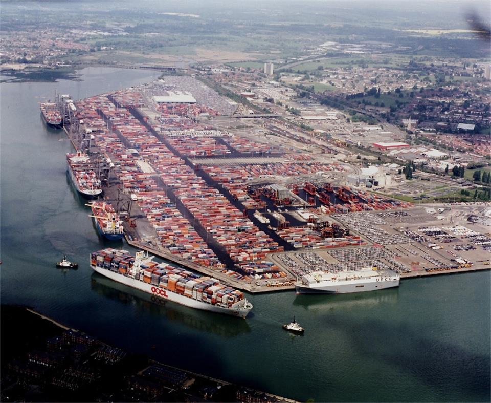 Контейнерный терминал в порту Southampton